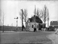 154700 Gezicht op blokpost nr. 34 (halte Amsterdamseweg) aan het traject Aalsmeer - Amsterdam Haarlemmermeer.